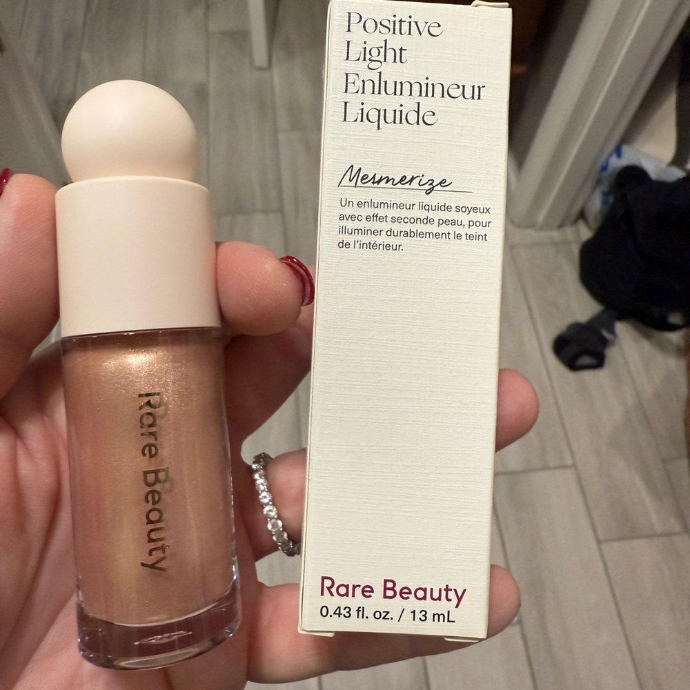 Rare Beauty Positive Light Liquid Luminizer Outshine - Shade Mesmerize
